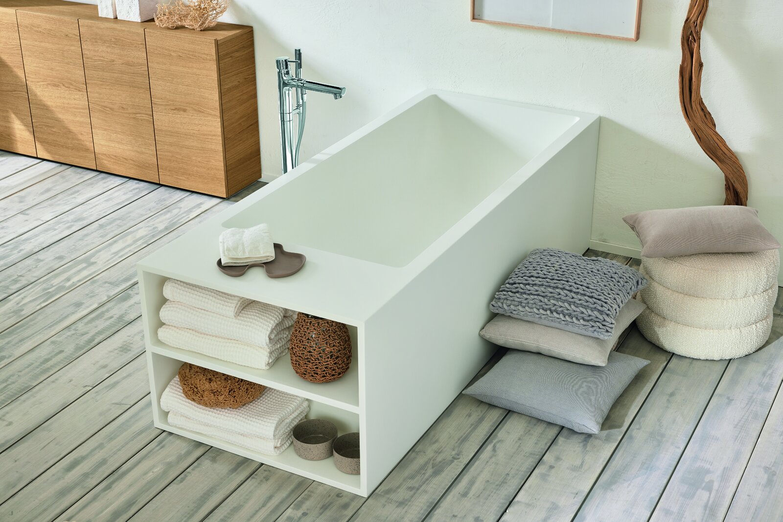 Freistehende Badewanne mit integriertem Regal white V4
