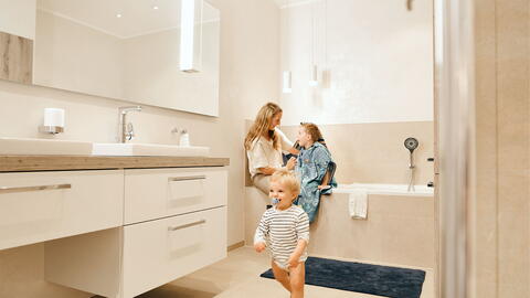 Duschkabinen sorgen für trockenen Boden im Bad und damit für Sicherheit für die ganze Familie