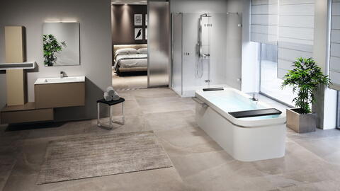 Schlafzimmer und Bad getrennt durch Glastür