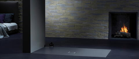 Bett angrenzend an die Dusche