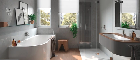 Schönes Badezimmer mit grauen Möbeln