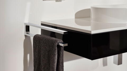 Platz schaffen neben dem Aufsatzwaschbecken