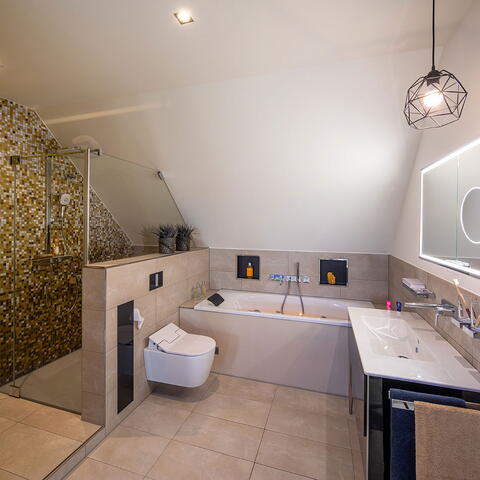 Maßanfertigung im kleinen Bad