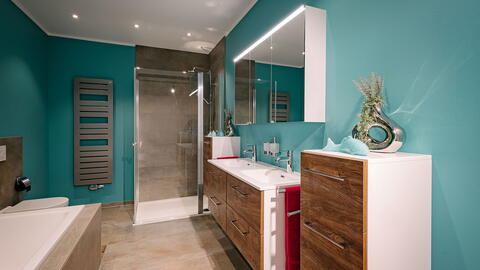 Badmöbel in Holzoptik werten das Bad auf