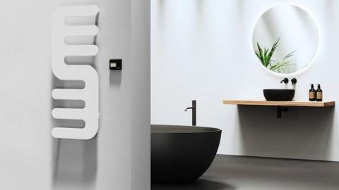 Designheizkörper weiß im Badezimmer