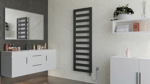 Grauer, stilvoller Heizkörper im Badezimmer