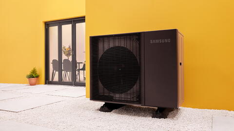 Samsung Wärmepumpe vor dem Haus