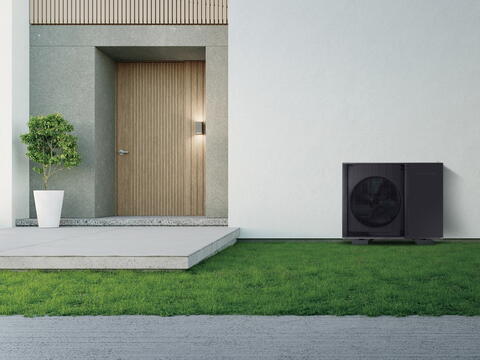 SAMSUNG Wärmepumpe an der Hauswand