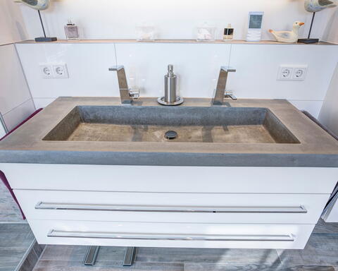 Badmöbel Unterschrank mit Griff