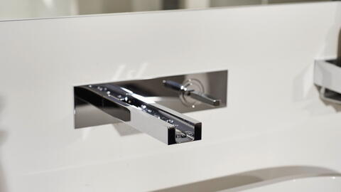 Eckige Waschtisch-Armatur