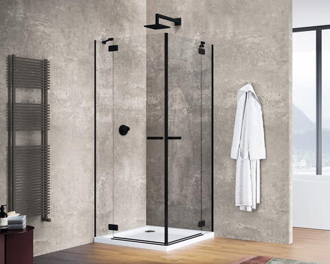 Eckige Dusche mit Glaswänden im Bad