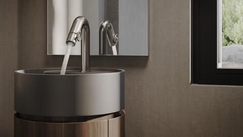 Edelstahl-Wasserhahn im Badezimmer