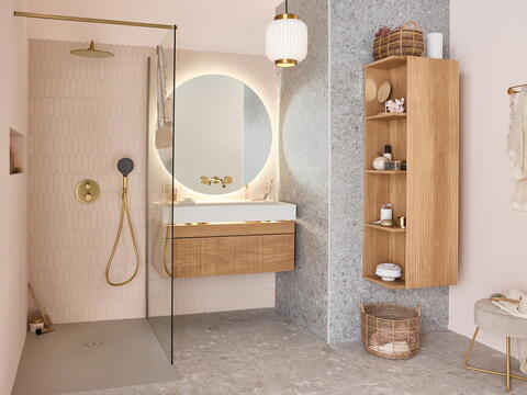 Badezimmer mit allen Café Möbeln