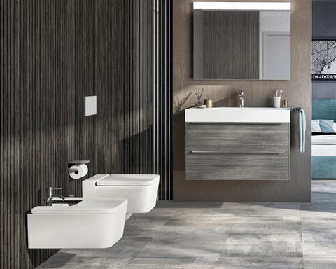 Eckige Toilette im Bad