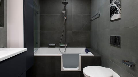 Badewanne mit Einstieg