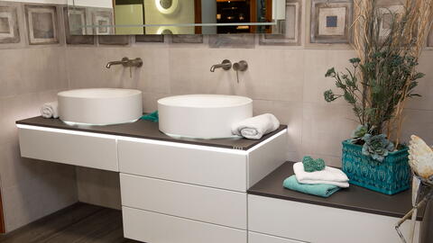 Komfortbad mit ausreichend Stauraum