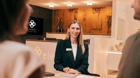 Beratungsgespräch bei ELEMENTS