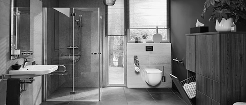 Großes barrierefreies Badezimmer