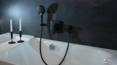 Badewanne mit Armatur