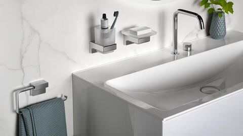 Waschtisch mit Armatur