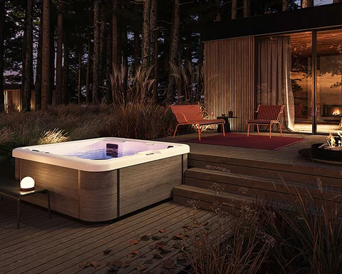 Ronal Outdoorpools mit Lichttherapie