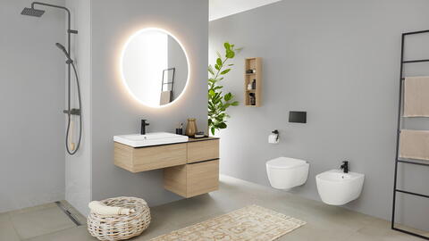 Beleuchteter Spiegel im Bad