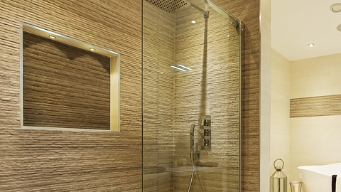Beleuchtete Wandnische in der Dusche Wandnische im Bad