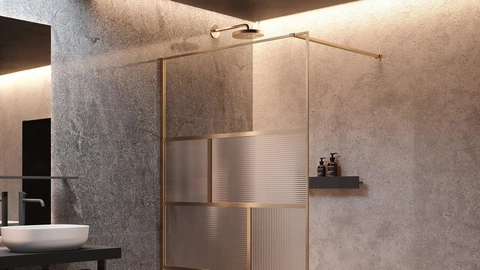 Aufnahme einer offenen Dusche mit einem Duschprofil in bronzefarbenem Edelstahl