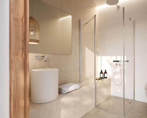 Große, helle Dusche mit einer eingelassenen Steinsitzbank