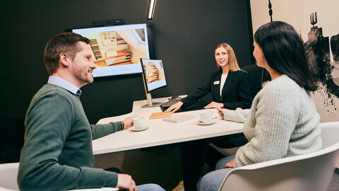 Beratungsgespräch mit 3D-Badplanung